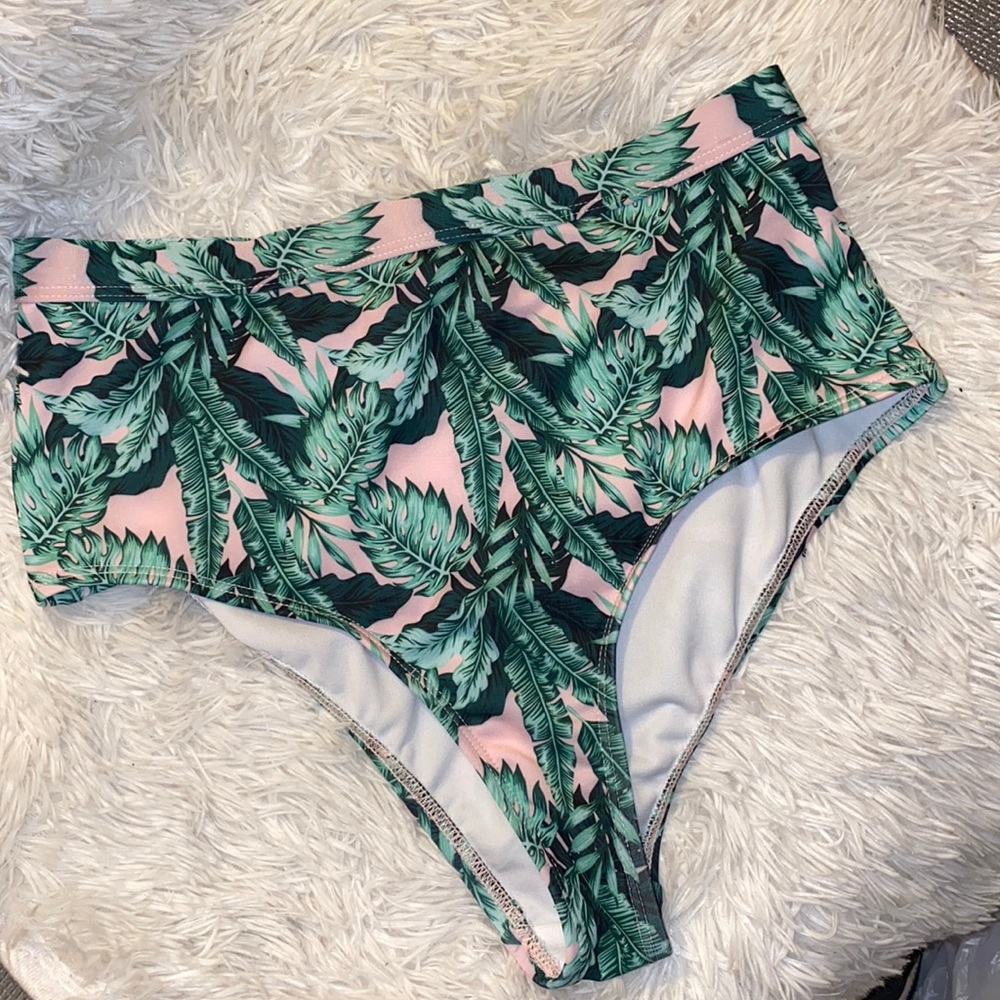 Fashion Nova- High Waisted Tropical Leaf Bikini - Picture 6 of 7